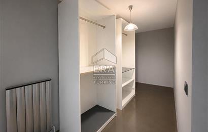 Uskumruköy Mevsim Sitesi'nde Ferah ve Geniş Bahçeli İkiz Villa