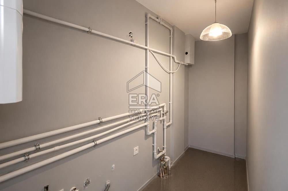 Uskumruköy Mevsim Sitesi'nde Ferah ve Geniş Bahçeli İkiz Villa
