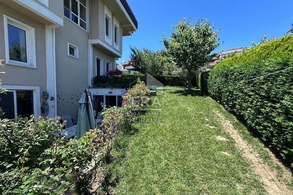 Sarıyer Uskumruköy'de Güvenlikli Sitede 4+2, 290m2 İkiz Villa