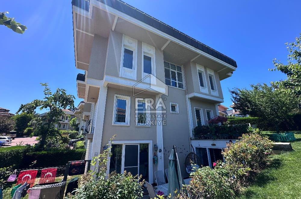 Sarıyer Uskumruköy'de Güvenlikli Sitede 4+2, 290m2 İkiz Villa