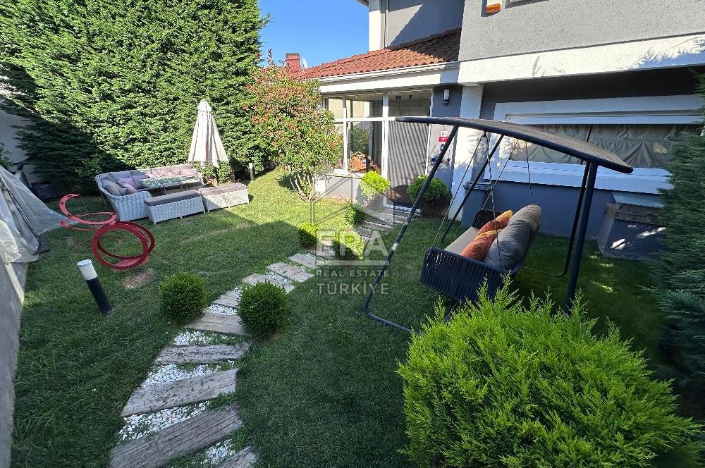 Uskumruköy Gardenya Evleri'nde Satılık 4+2 İkiz Villa