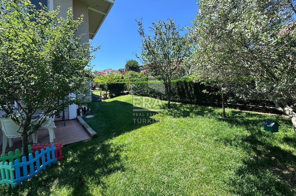Sarıyer Uskumruköy'de Güvenlikli Sitede 4+2, 290m2 İkiz Villa