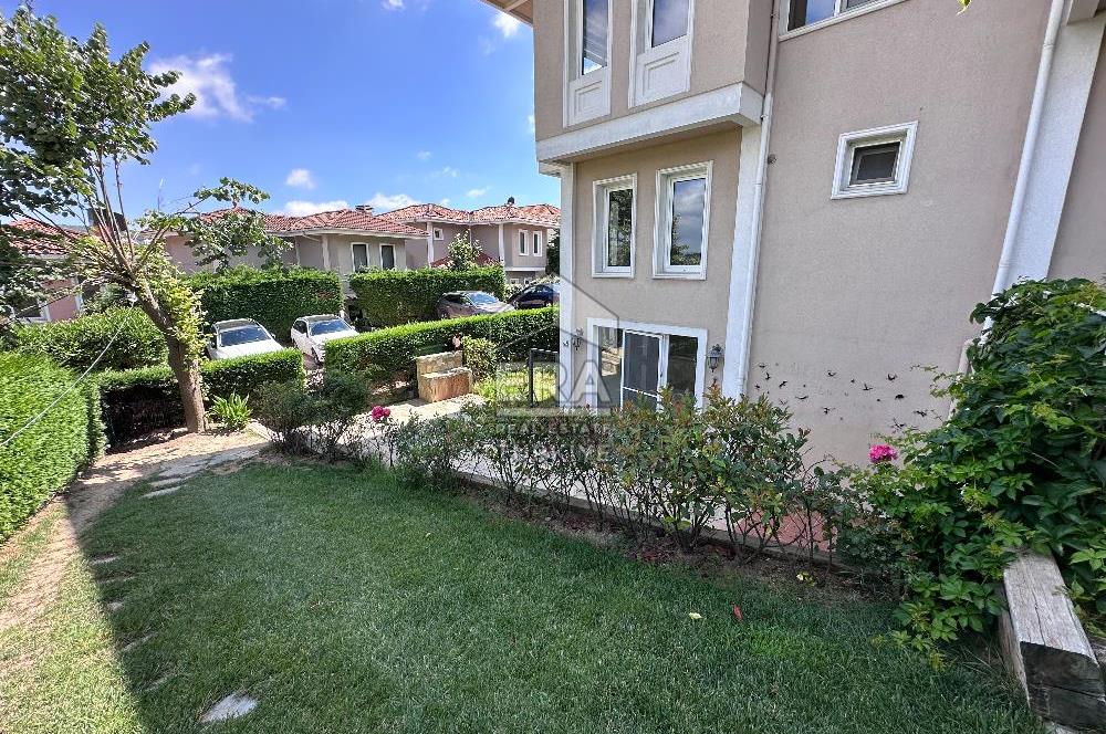 Sarıyer Uskumruköy'de Güvenlikli Sitede 4+2, 290m2 İkiz Villa
