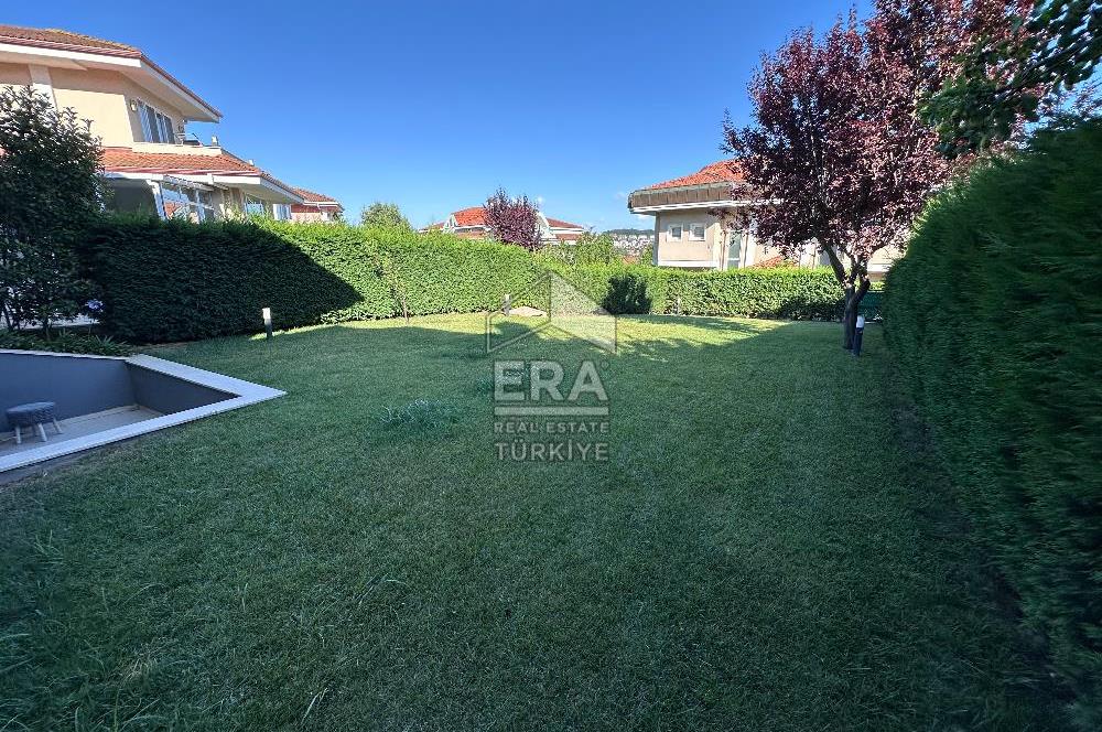 Uskumruköy Gardenya Evleri'nde Satılık 4+2 İkiz Villa