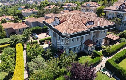 Sarıyer Uskumruköy'de Güvenlikli Sitede 4+2, 290m2 İkiz Villa