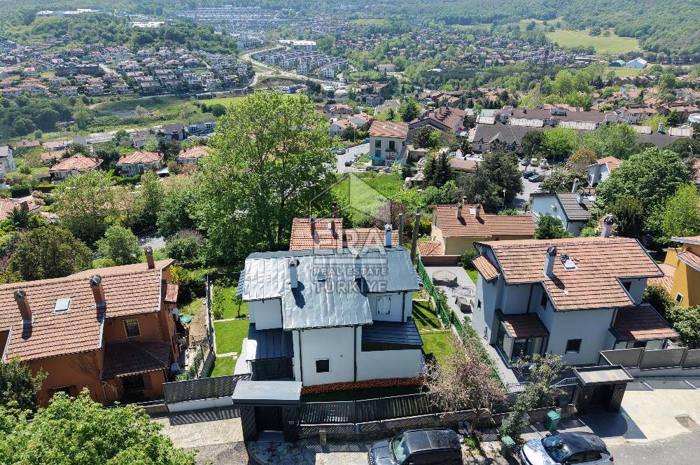 Zekeriyaköy Garanti Koza'da Komple Yenilenmiş Y Tipi Villa