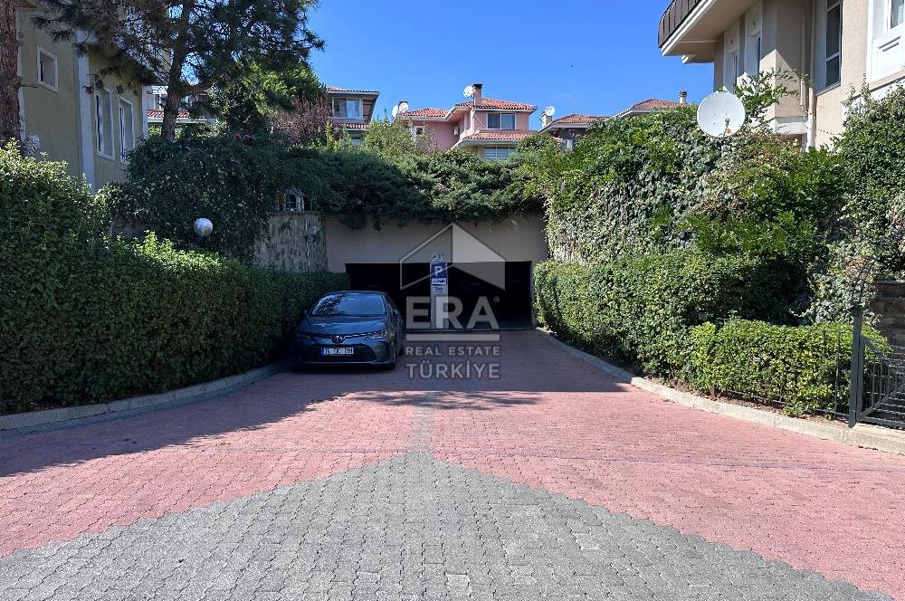 Sarıyer Uskumruköy'de Güvenlikli Sitede 4+2, 290m2 İkiz Villa