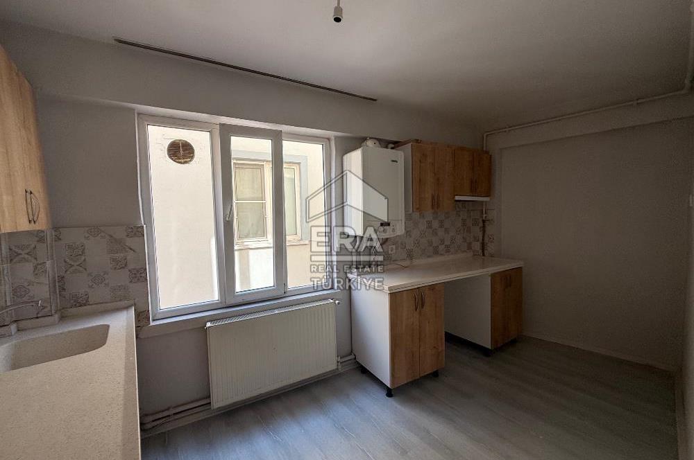 ERA PORT GÜVENCESİYLE ANAFARTALAR CD. ARAKAT 2+1 KİRALIK DAİRE