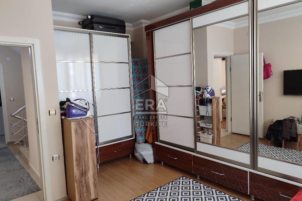 MANAVGAT ILICA’DA HAVUZLU SİTE İÇERİSİNDE GENİŞ TRİPLEKS İKİZ VİLLA