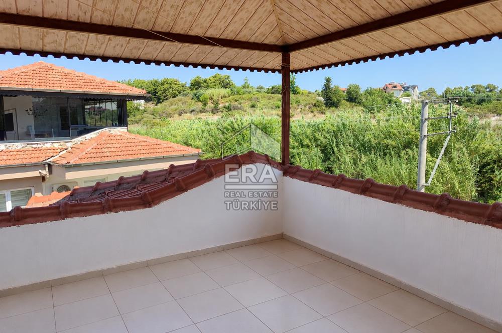 MANAVGAT ILICA’DA HAVUZLU SİTE İÇERİSİNDE GENİŞ TRİPLEKS İKİZ VİLLA