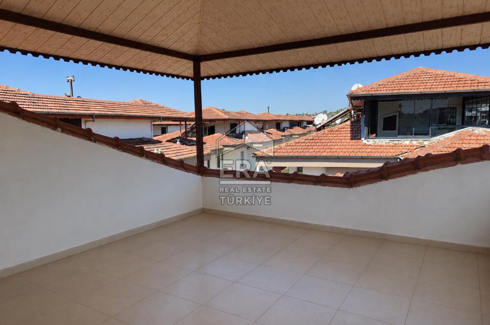 MANAVGAT ILICA’DA HAVUZLU SİTE İÇERİSİNDE GENİŞ TRİPLEKS İKİZ VİLLA