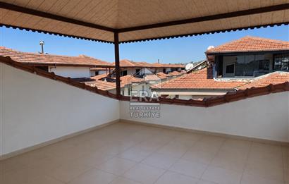 MANAVGAT ILICA’DA HAVUZLU SİTE İÇERİSİNDE GENİŞ TRİPLEKS İKİZ VİLLA