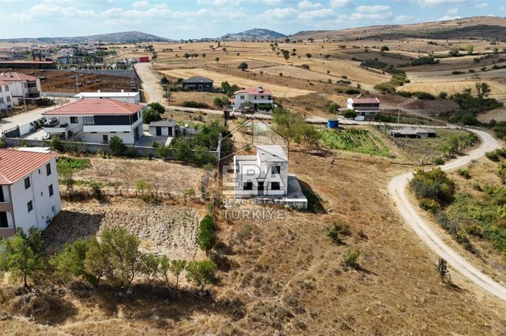 ERA PORT GÜVENCESİYLE NAİPLİ MAHALLESİNDE 685 M2 NA TAMAM VİLLA