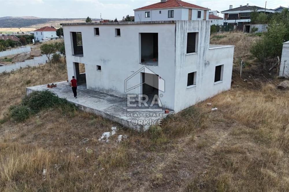 ERA PORT GÜVENCESİYLE NAİPLİ MAHALLESİNDE 685 M2 NA TAMAM VİLLA