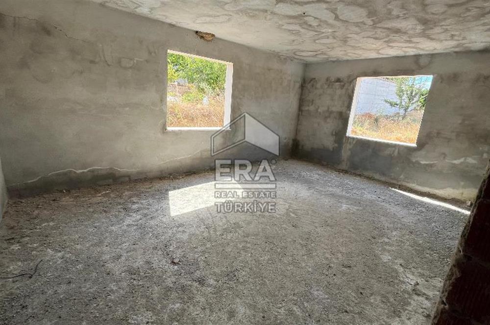 ERA PORT GÜVENCESİYLE NAİPLİ MAHALLESİNDE 685 M2 NA TAMAM VİLLA