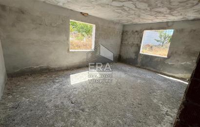 ERA PORT GÜVENCESİYLE NAİPLİ MAHALLESİNDE 685 M2 NA TAMAM VİLLA