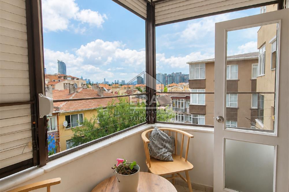 ACIBADEM'DE FERAH PLANLI, BALKONLU, MERKEZİ KONUMDA 2+1 SATILIK