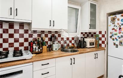 ACIBADEM'DE FERAH PLANLI, BALKONLU, MERKEZİ KONUMDA 2+1 SATILIK