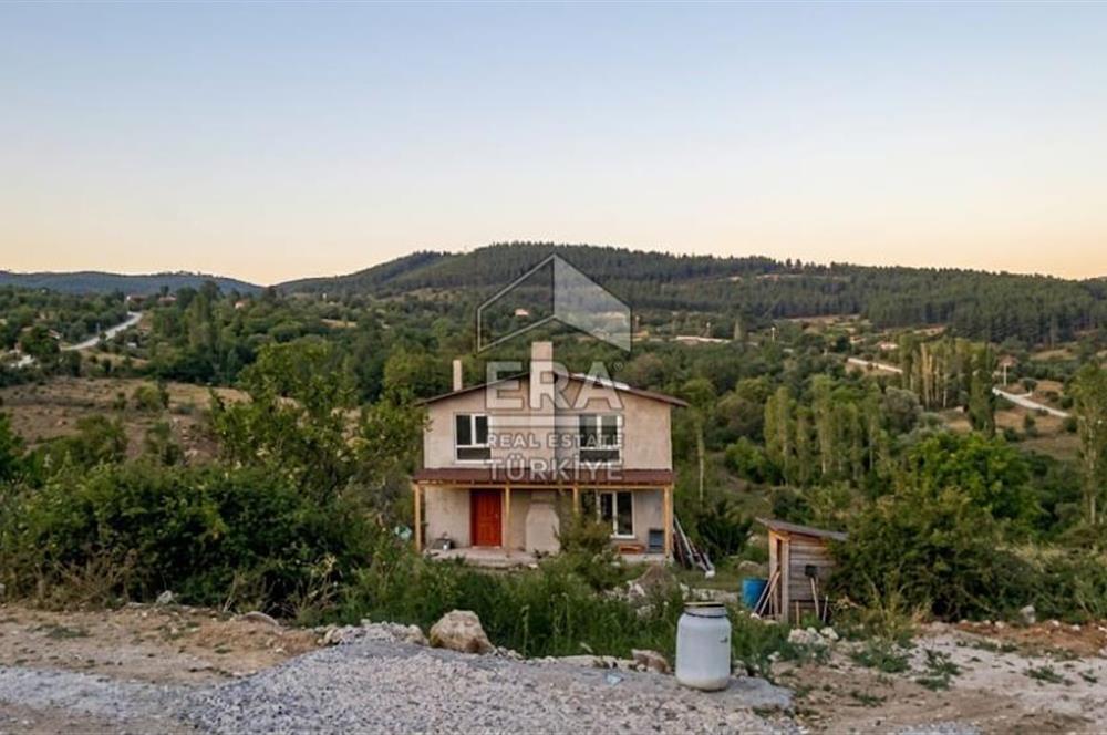 BURDUR İLİ AĞLASUN İLÇESİ KUM'DA 3 + 1 + 7.300 m2 TEK TAPU.