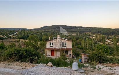 BURDUR İLİ AĞLASUN İLÇESİ KUM'DA 3 + 1 + 7.300 m2 TEK TAPU.