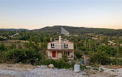 BURDUR İLİ AĞLASUN İLÇESİ KUM'DA 3 + 1 + 7.300 m2 TEK TAPU.