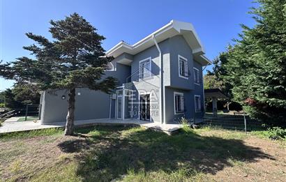 Uskumruköy Arıköy'de Büyük Bahçeli, Bakımlı 4+2 İkiz Villa
