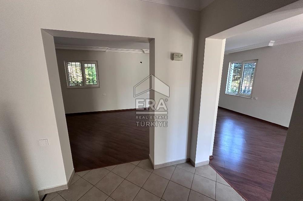 Uskumruköy Arıköy'de Büyük Bahçeli, Bakımlı 4+2 İkiz Villa
