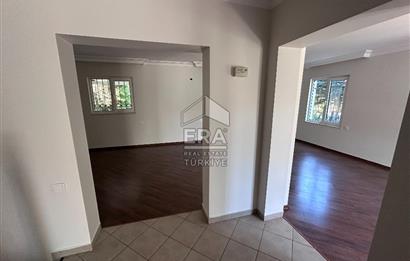 Uskumruköy Arıköy'de Büyük Bahçeli, Bakımlı 4+2 İkiz Villa