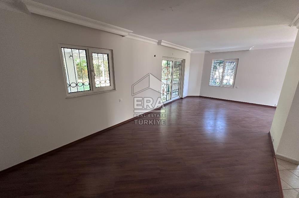 Uskumruköy Arıköy'de Büyük Bahçeli, Bakımlı 4+2 İkiz Villa