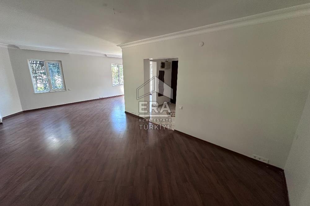 Uskumruköy Arıköy'de Büyük Bahçeli, Bakımlı 4+2 İkiz Villa