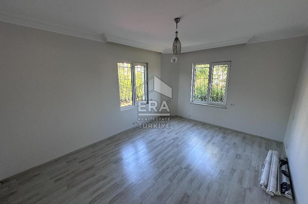 Uskumruköy Arıköy'de Büyük Bahçeli, Bakımlı 4+2 İkiz Villa