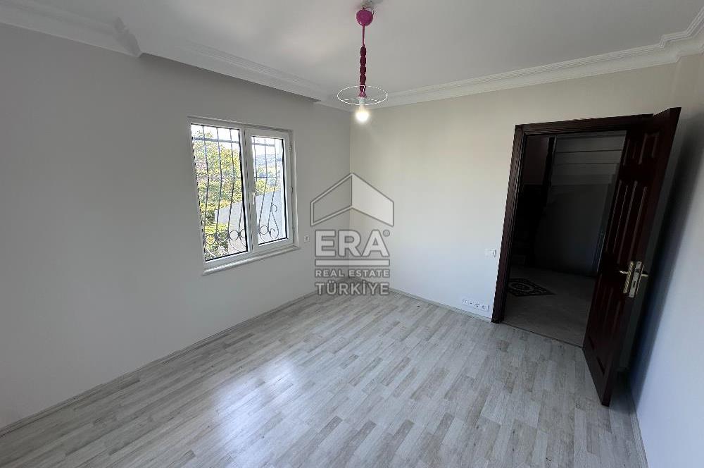 Uskumruköy Arıköy'de Büyük Bahçeli, Bakımlı 4+2 İkiz Villa