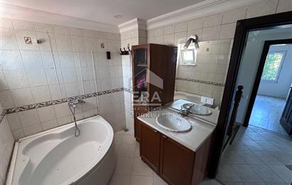 Uskumruköy Arıköy'de Büyük Bahçeli, Bakımlı 4+2 İkiz Villa