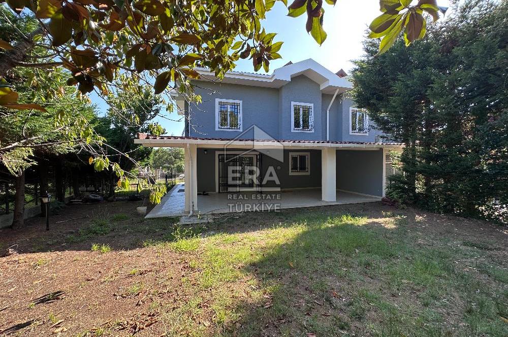 Uskumruköy Arıköy'de Büyük Bahçeli, Bakımlı 4+2 İkiz Villa