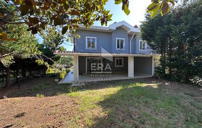 Uskumruköy Arıköy'de Büyük Bahçeli, Bakımlı 4+2 İkiz Villa
