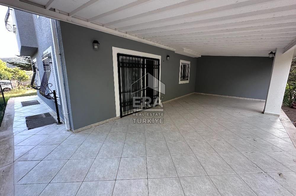 Uskumruköy Arıköy'de Büyük Bahçeli, Bakımlı 4+2 İkiz Villa