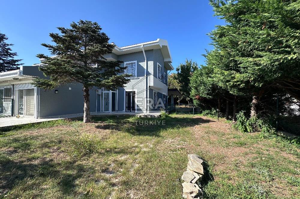Uskumruköy Arıköy'de Büyük Bahçeli, Bakımlı 4+2 İkiz Villa