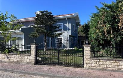 Uskumruköy Arıköy'de Büyük Bahçeli, Bakımlı 4+2 İkiz Villa