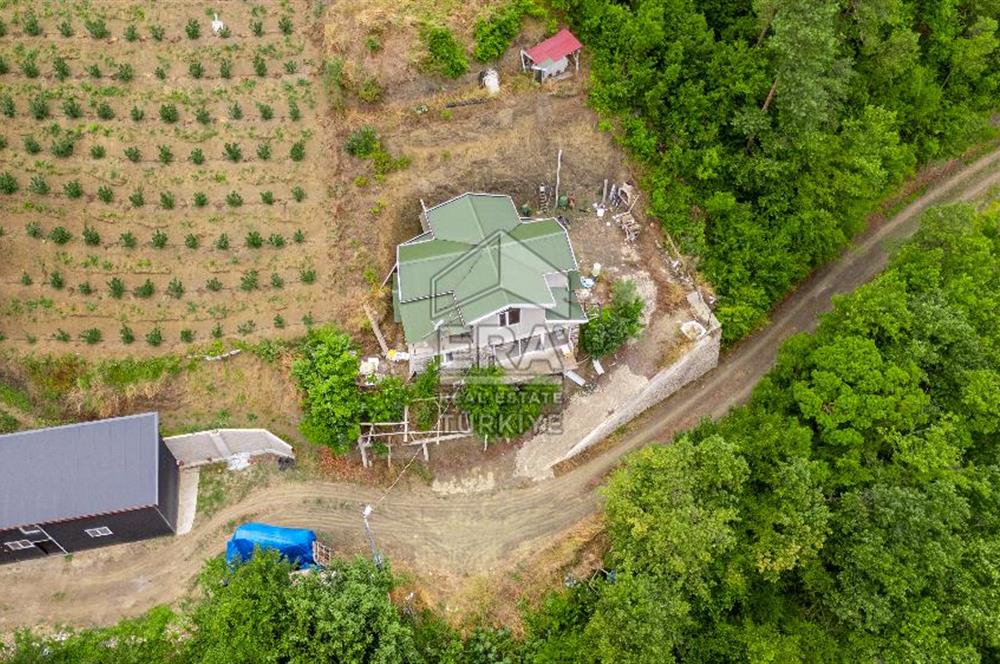 ERA'DAN AKÇAABAT ZAFERLİ'DE SATILIK ARSA VE MÜSTAKİL EV