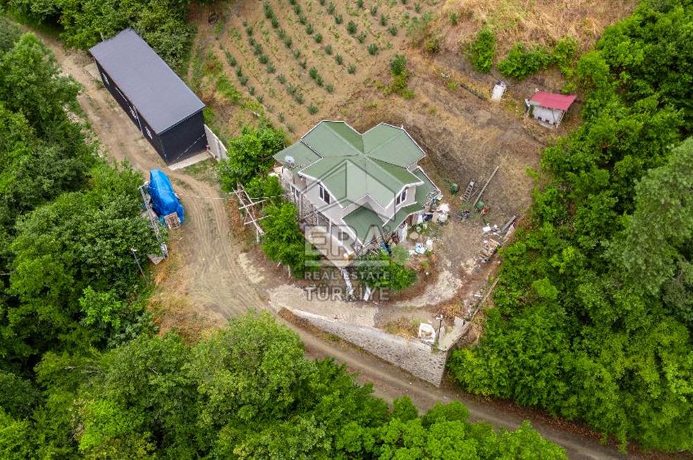 ERA'DAN AKÇAABAT ZAFERLİ'DE SATILIK ARSA VE MÜSTAKİL EV