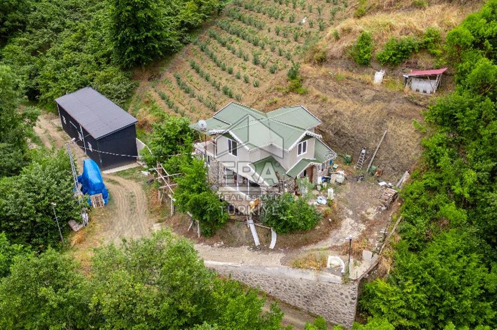 ERA'DAN AKÇAABAT ZAFERLİ'DE SATILIK ARSA VE MÜSTAKİL EV