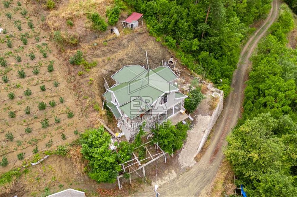 ERA'DAN AKÇAABAT ZAFERLİ'DE SATILIK ARSA VE MÜSTAKİL EV