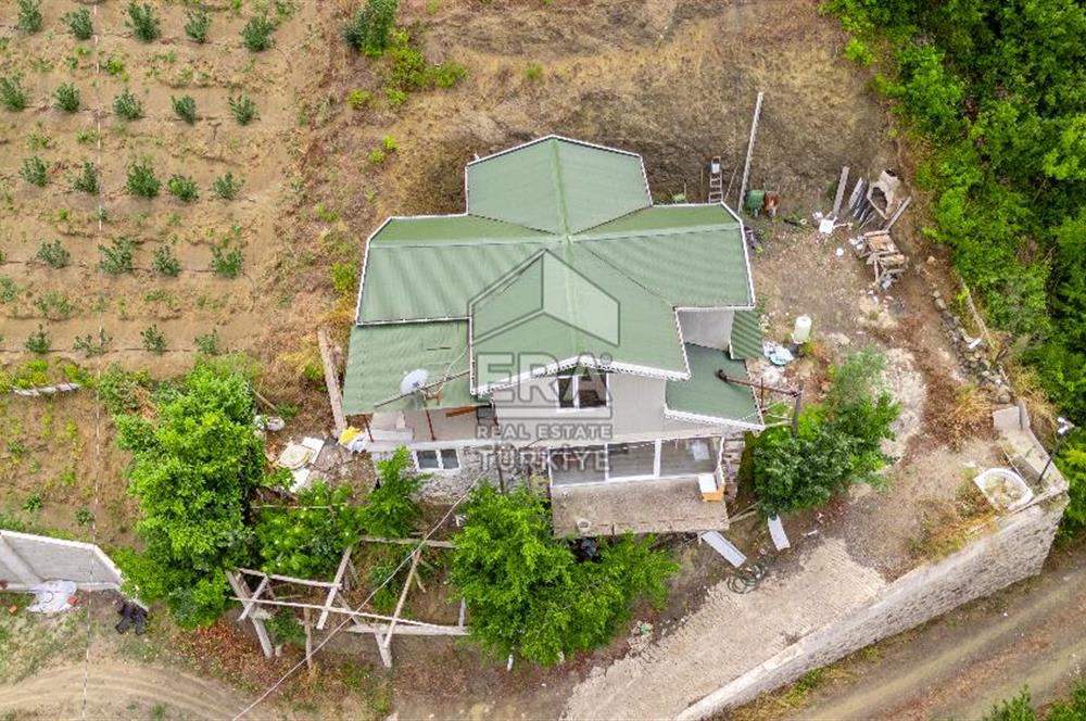 ERA'DAN AKÇAABAT ZAFERLİ'DE SATILIK ARSA VE MÜSTAKİL EV