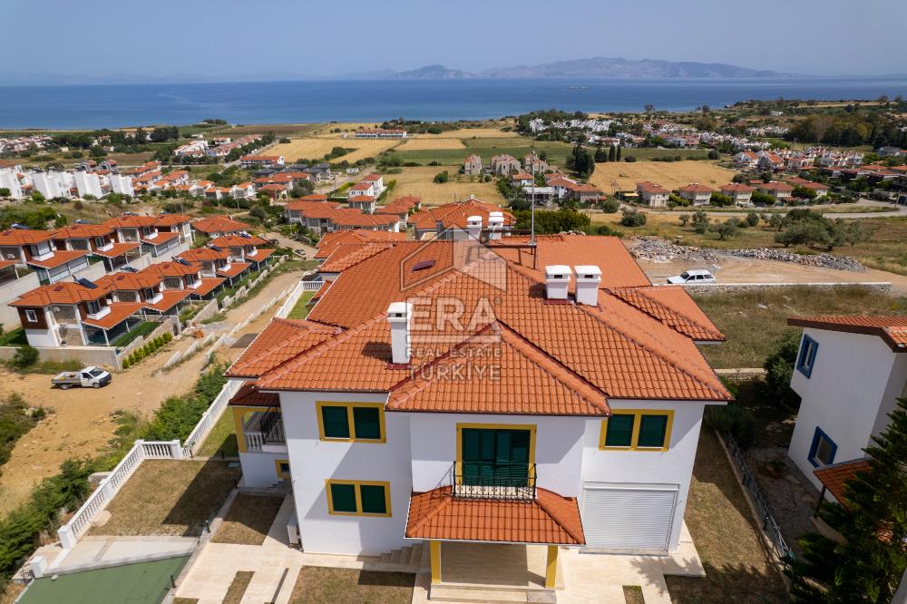 Datça Burgaz Mevkii’nde Panoramik Deniz Manzaralı Tribleks Malikane