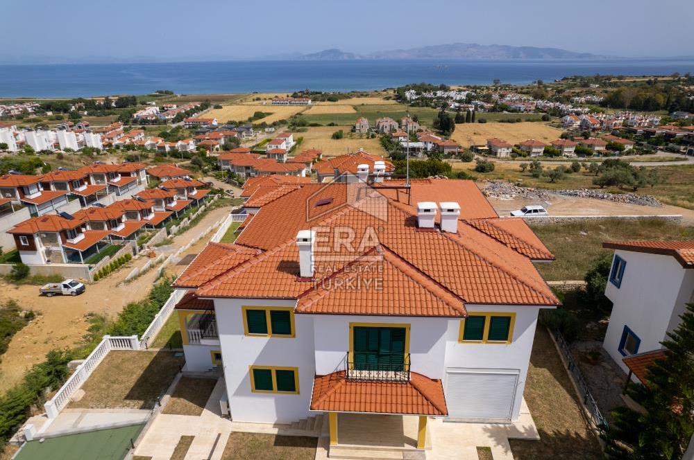 Datça Burgaz Mevkii’nde Panoramik Deniz Manzaralı Tribleks Malikane
