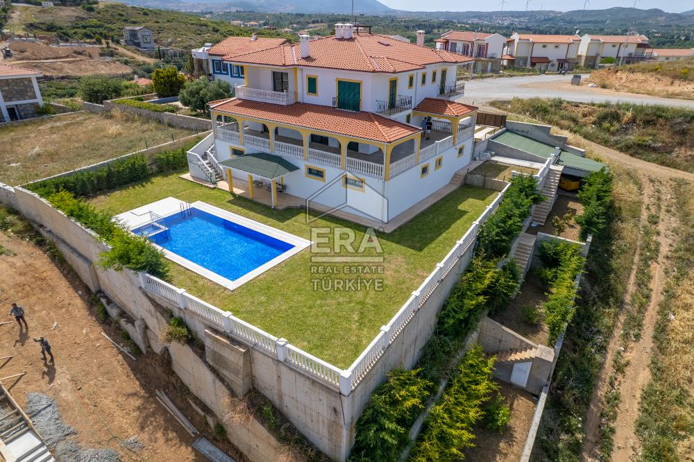 Datça Burgaz Mevkii’nde Panoramik Deniz Manzaralı Tribleks Malikane