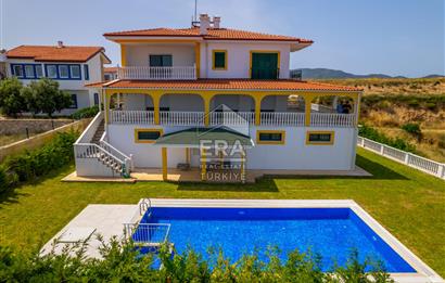 Datça Burgaz Mevkii’nde Panoramik Deniz Manzaralı Tribleks Malikane
