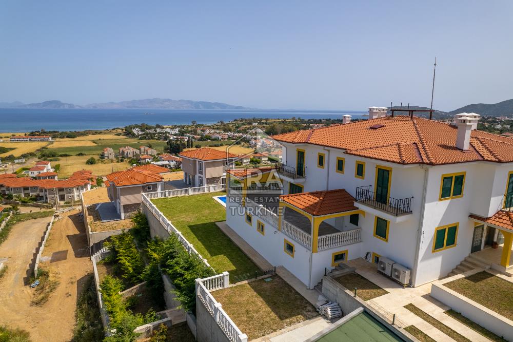Datça Burgaz Mevkii’nde Panoramik Deniz Manzaralı Tribleks Malikane