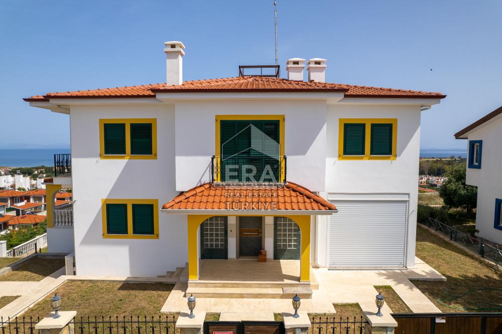 Datça Burgaz Mevkii’nde Panoramik Deniz Manzaralı Tribleks Malikane